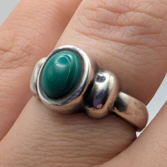 Vintage Malachite Sterling Silver Boho Ring Size 7 3/4 - Picture 1 of 6